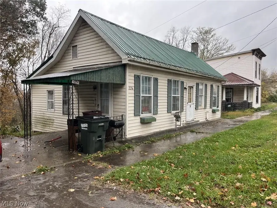 226 E Main Street, Freeport, OH 43973 - #2