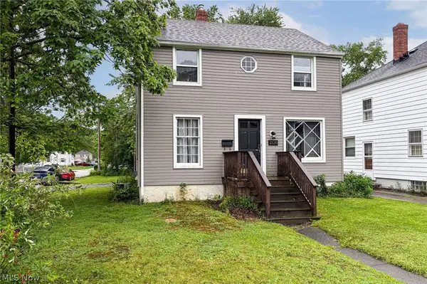 206 Johnson Avenue, Cuyahoga Falls, OH 44221