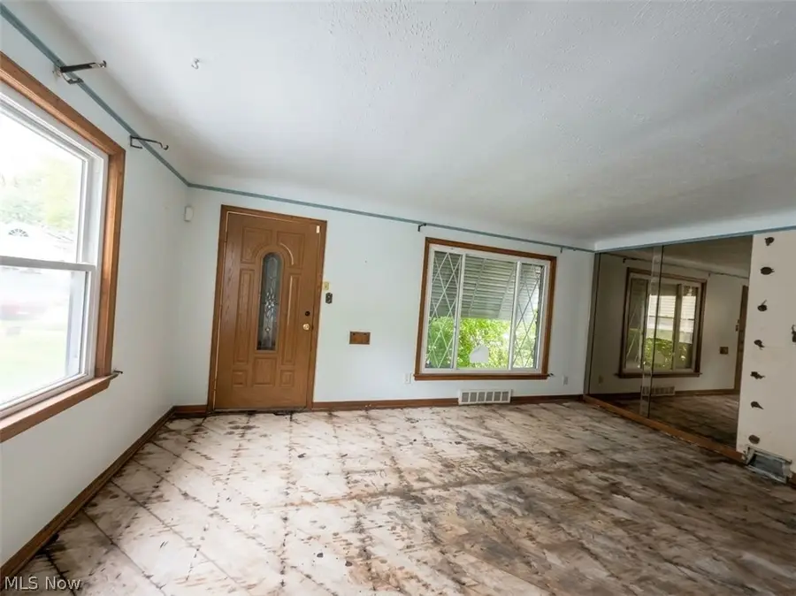3915 E 189th Street, Cleveland, OH 44122 - #2