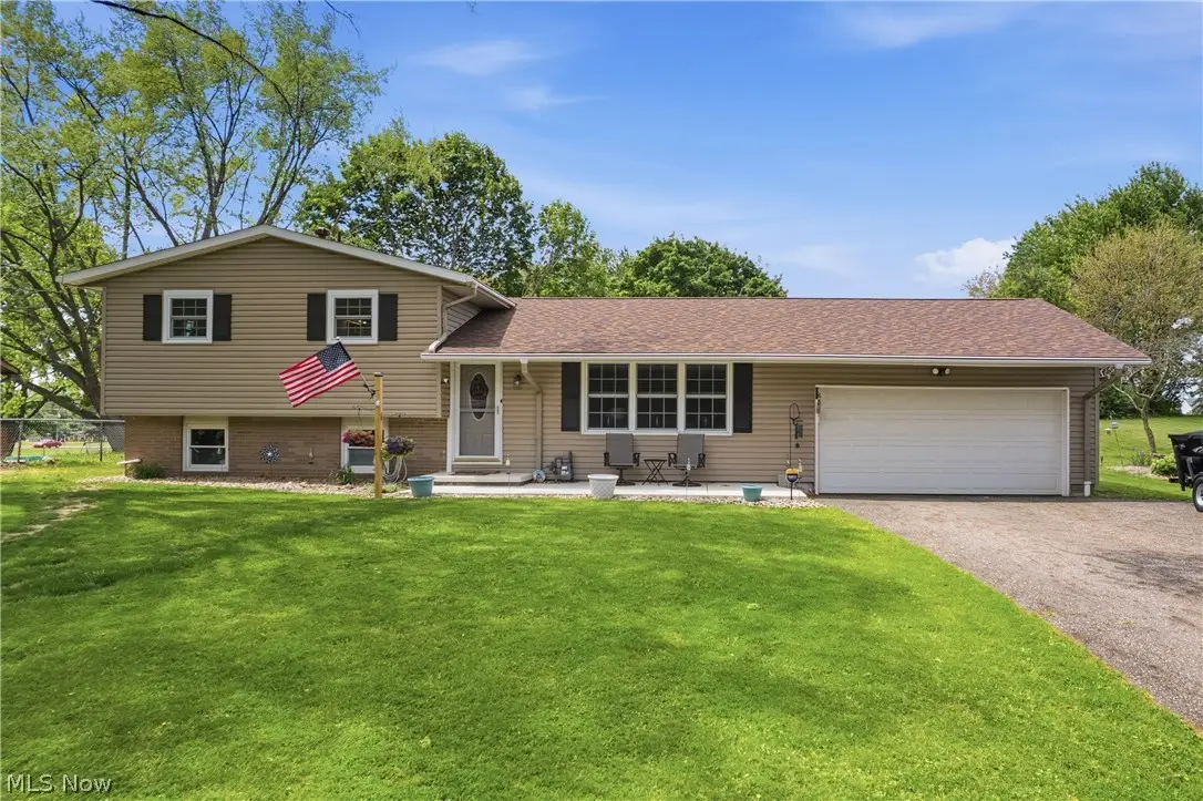 12097 Lisa Nw Avenue, Hartville, OH 44632 - #1