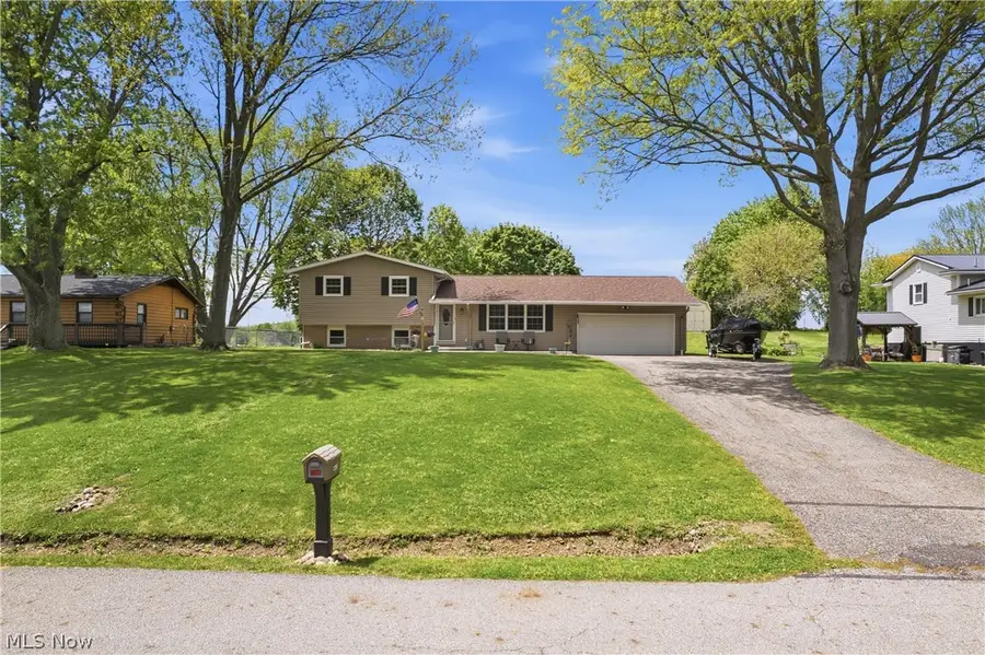 12097 Lisa Nw Avenue, Hartville, OH 44632 - #3
