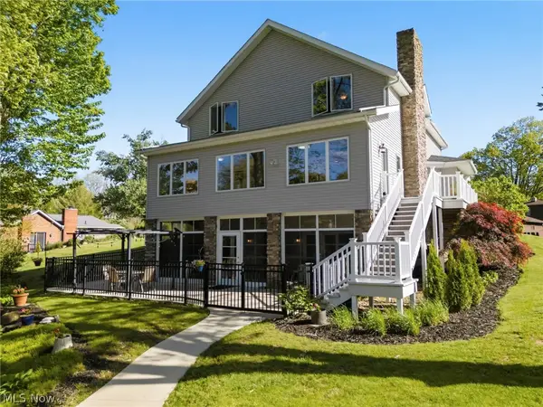 108 Spruce Nw Drive, North Canton, OH 44720