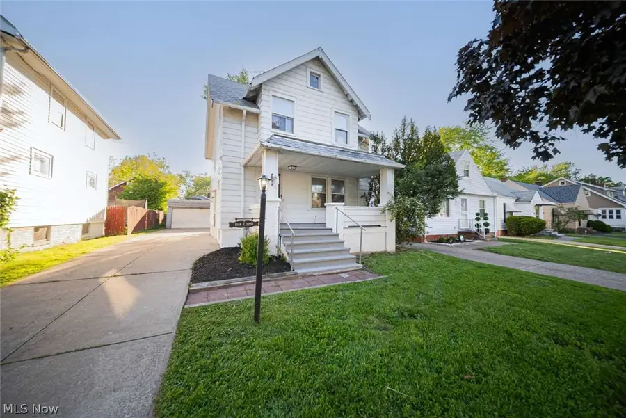 1524 E 221st Street, Euclid, OH 44117 - #3