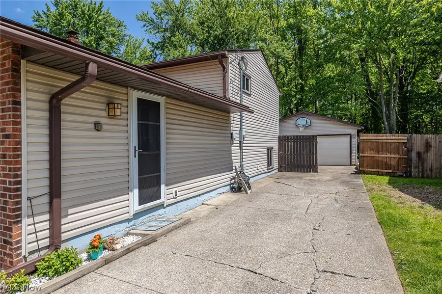 6243 Rosebelle Avenue, North Ridgeville, OH 44039 - #3