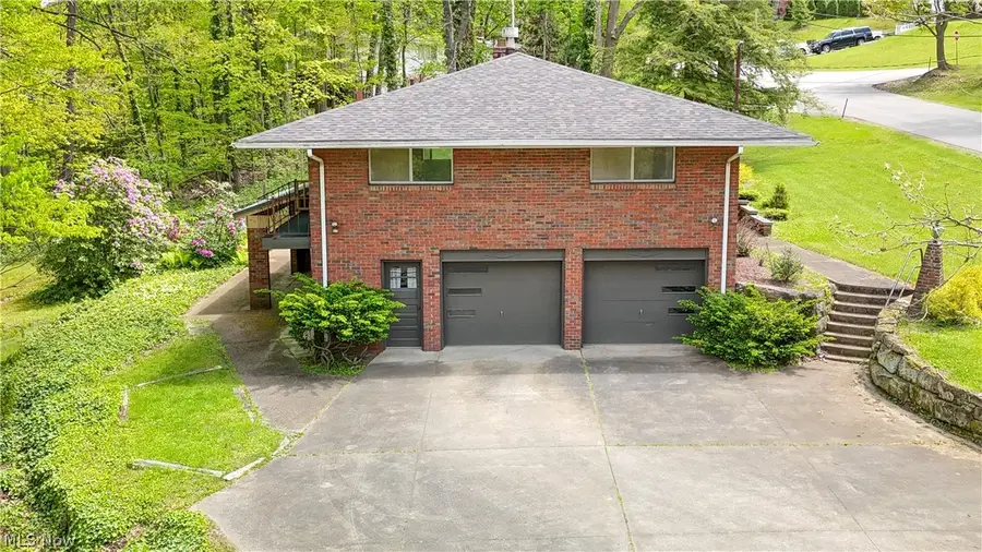 1050 Park Circle, Girard, OH 44420 - #3