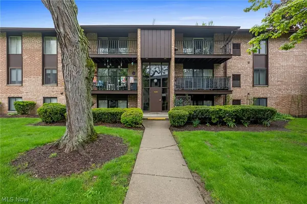 16395 Heather Lane, Middleburg Heights, OH 44130