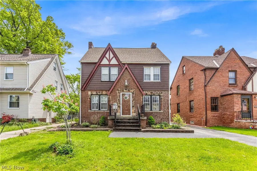 3618 Farland Road, University Heights, OH 44118 - #2