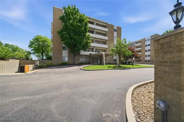 2039 Wooster Road #21, Rocky River, OH 44116