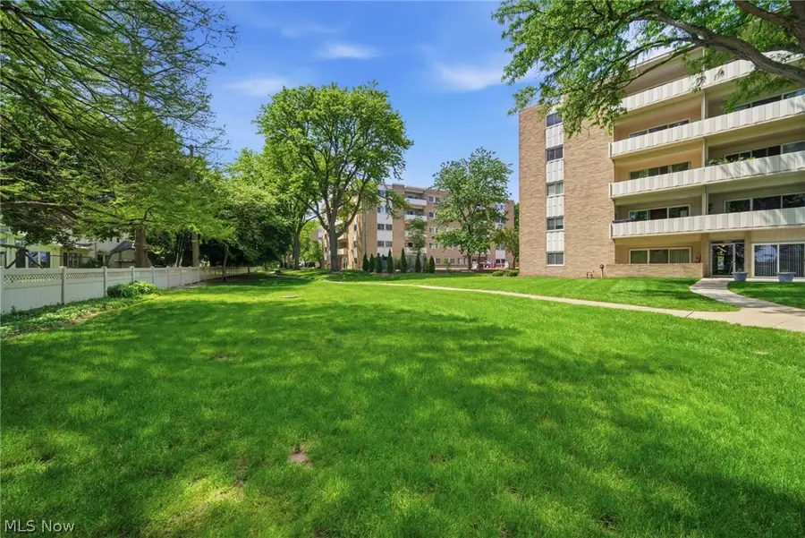 2039 Wooster Road #21, Rocky River, OH 44116 - #2
