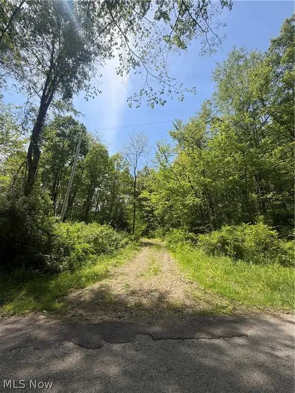 Se Robinhood Rd, Dennison, OH 44621