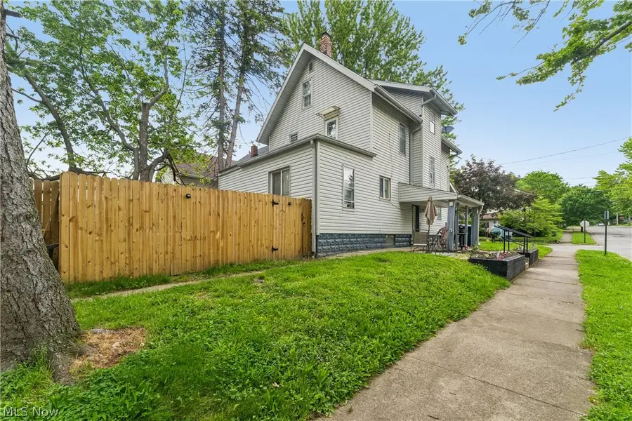 52 E Brookside Avenue, Akron, OH 44301 - #3
