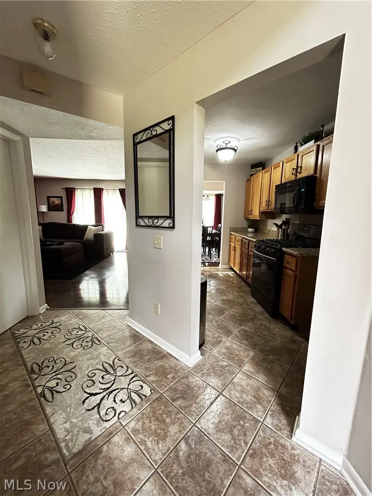 9605 E Idlewood Drive, Twinsburg, OH 44087 - #3