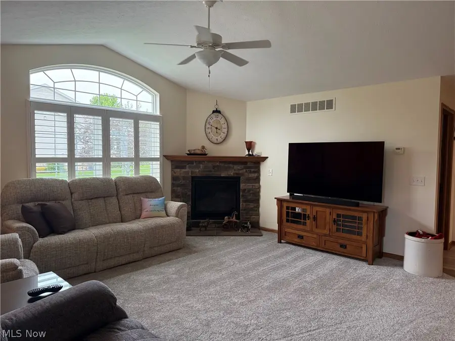 233 Woodbury Circle, Dalton, OH 44618 - #2