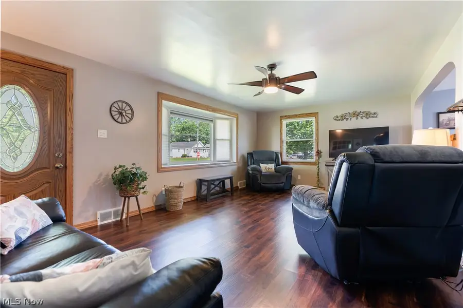 4260 Broadway Ne Avenue, Louisville, OH 44641 - #2