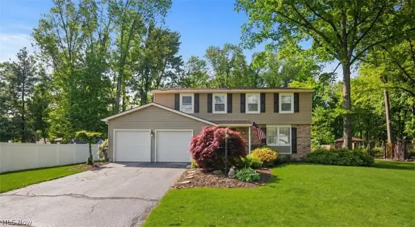 9252 Briarbrook Ne Drive, Howland, OH 44484