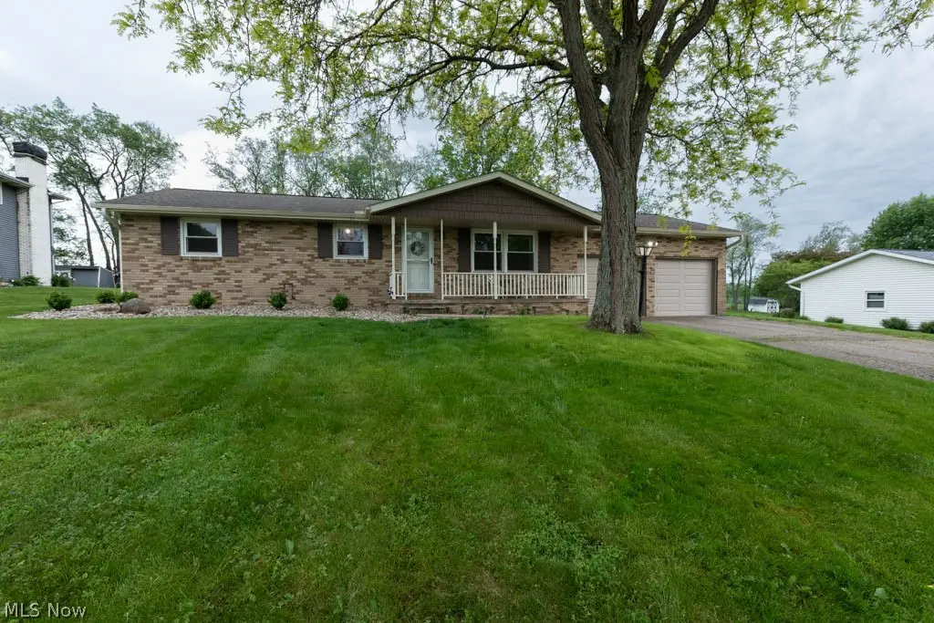 1094 Desert Ne Street, Uniontown, OH 44685 - #1