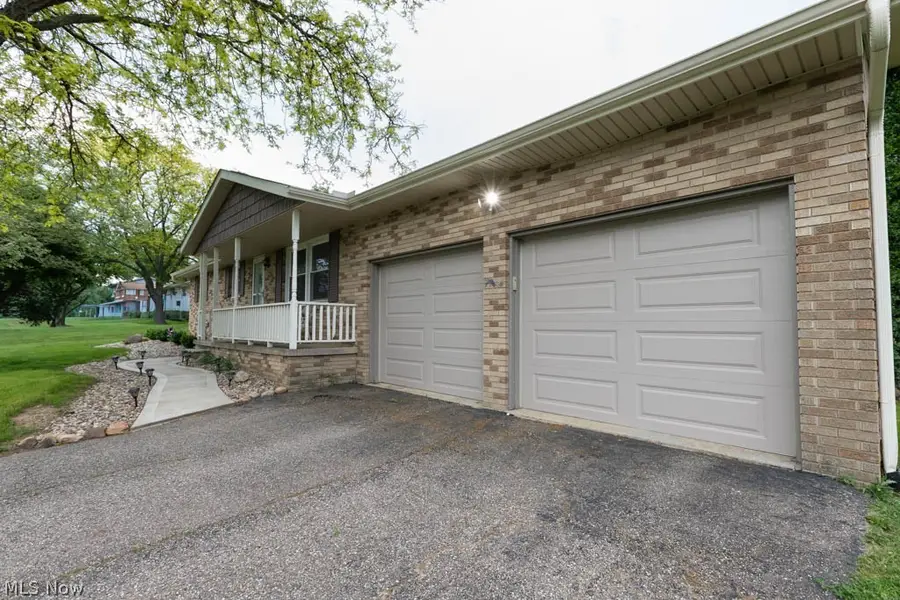 1094 Desert Ne Street, Uniontown, OH 44685 - #3