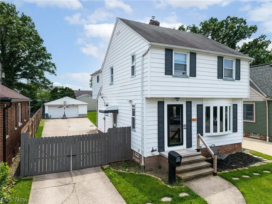 4521 Torrington Avenue, Parma, OH 44134 - #3