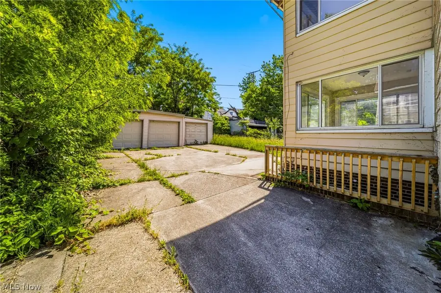 957 Thornhill Drive, Cleveland, OH 44108 - #3