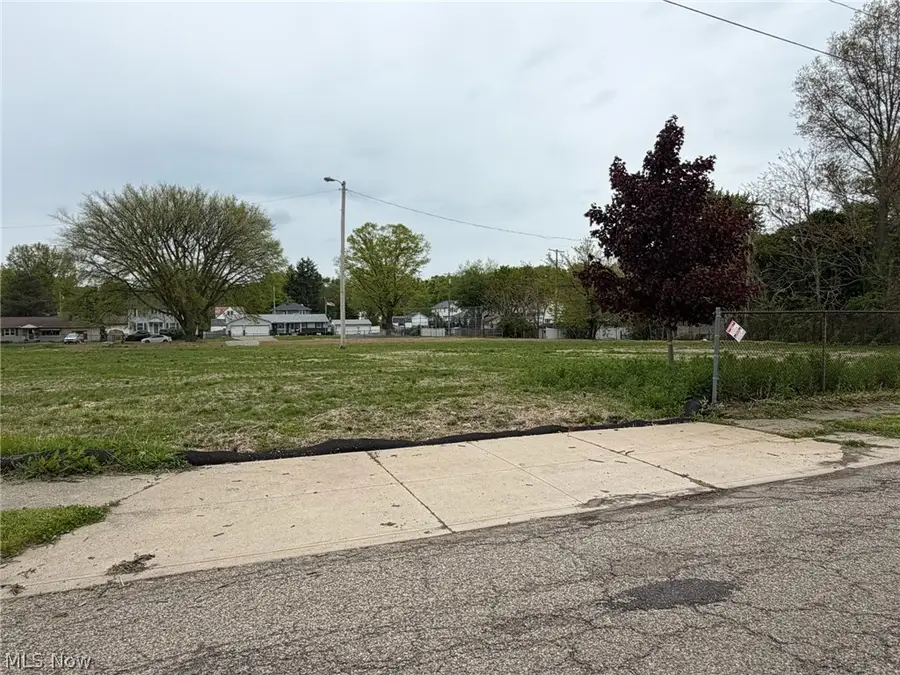 1212 10th Ne Street, Massillon, OH 44646 - #3