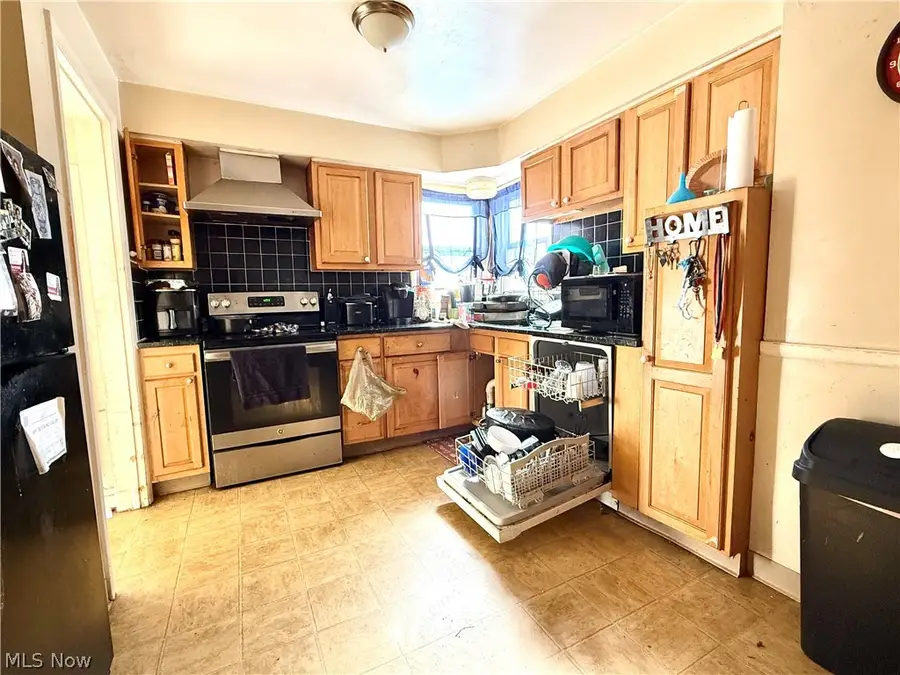3370 W 128th Street, Cleveland, OH 44111 - #3