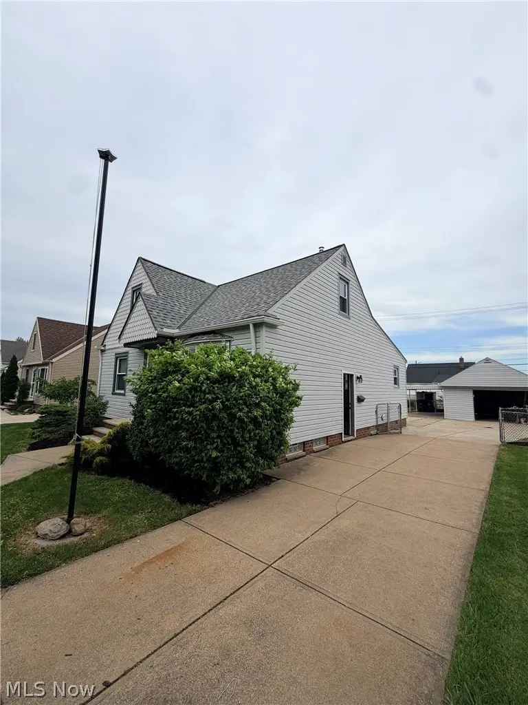 4717 Summer Lane, Brooklyn, OH 44144 - #2