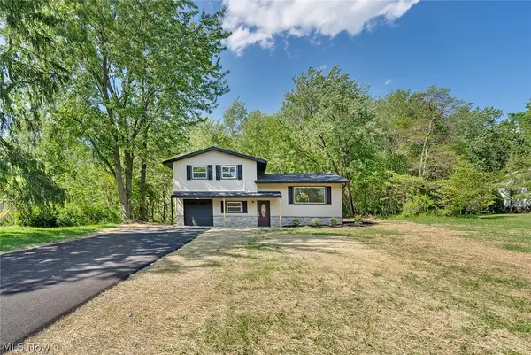 6967 Tamarack Drive, Hubbard, OH 44425