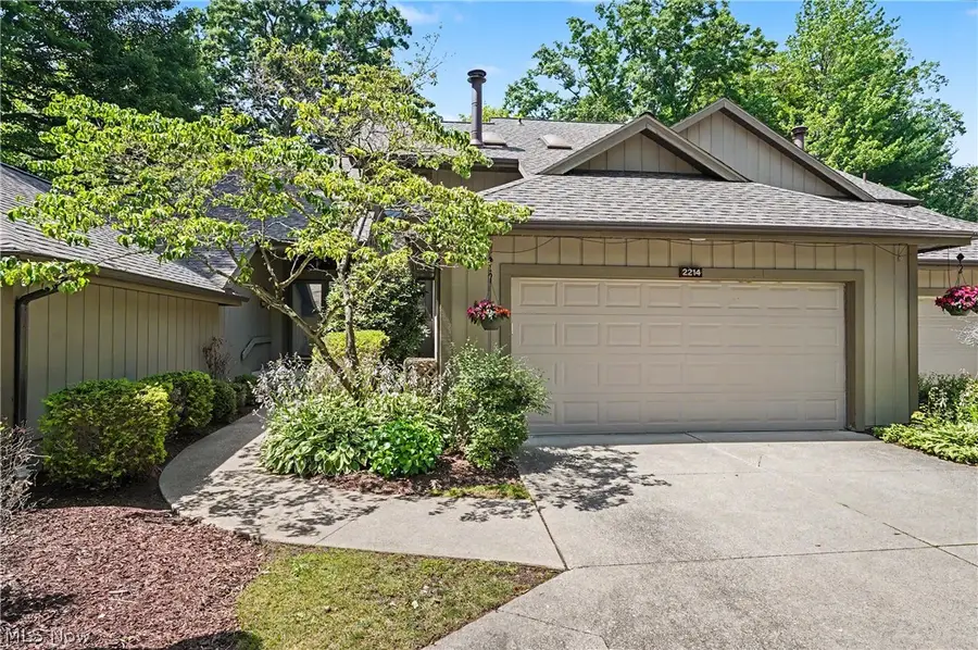 2214 Stone Creek Trail, Cuyahoga Falls, OH 44223 - #3