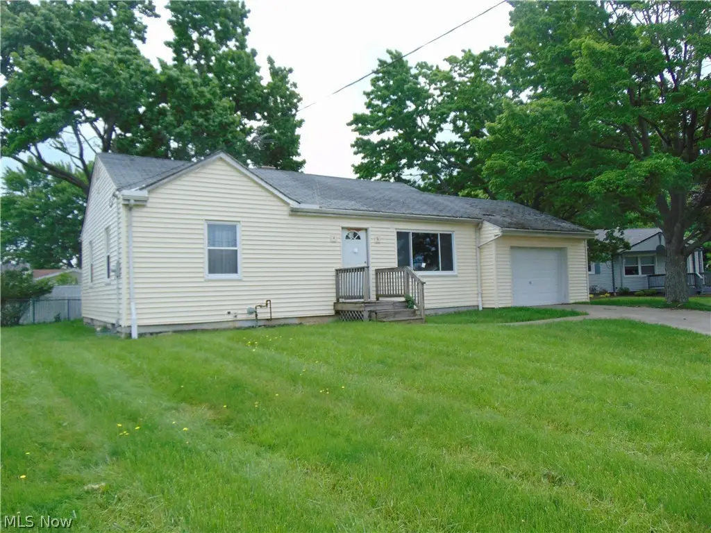 675 E 305th Street, Willowick, OH 44095 - #1