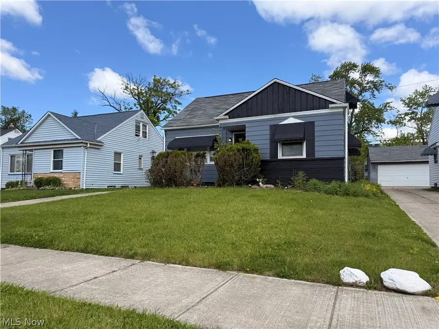 19107 Longview Avenue, Maple Heights, OH 44137 - #2