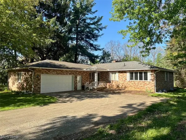 1591 Elberta Sw Avenue, North Canton, OH 44709