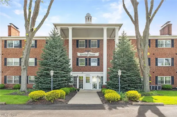 2885 Pease Drive #103, Rocky River, OH 44116