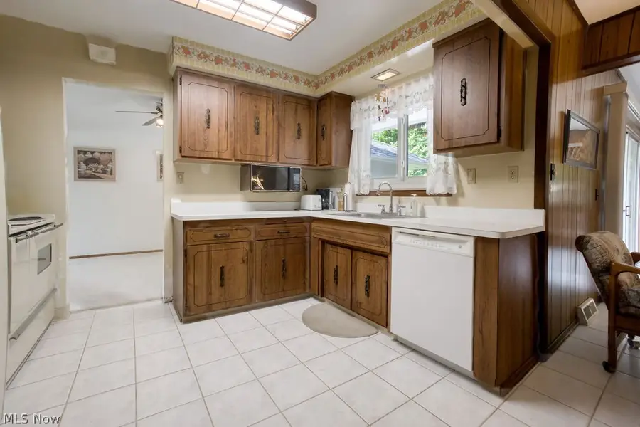 492 Jeannette Drive, Richmond Heights, OH 44143 - #3