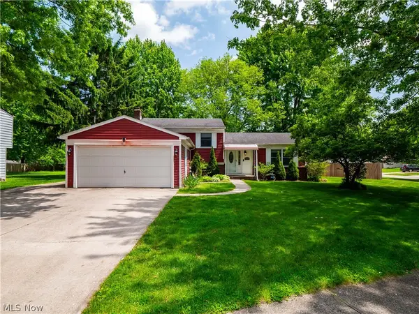 8590 Fairlane Drive, Olmsted Falls, OH 44138