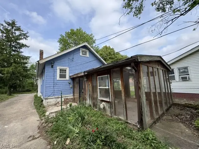 1379 E 219th Street, Euclid, OH 44117 - #3