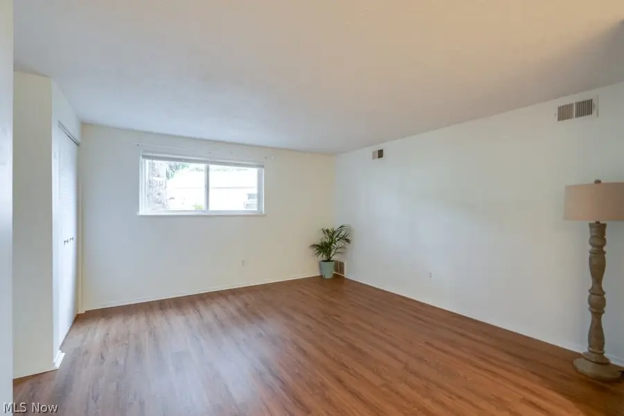216 Moore Road #4M, Avon Lake, OH 44012 - #3