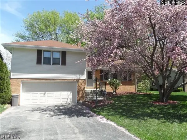 5926 Louise Nw Avenue, Champion, OH 44483