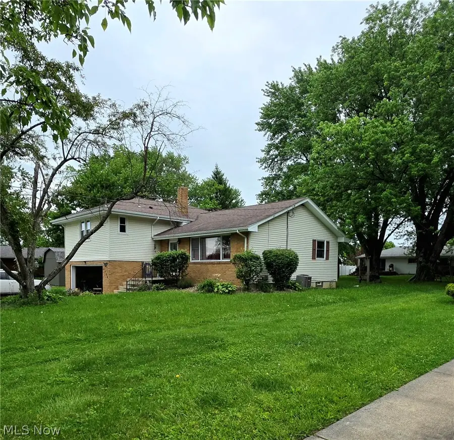 5926 Louise Nw Avenue, Champion, OH 44483 - #2