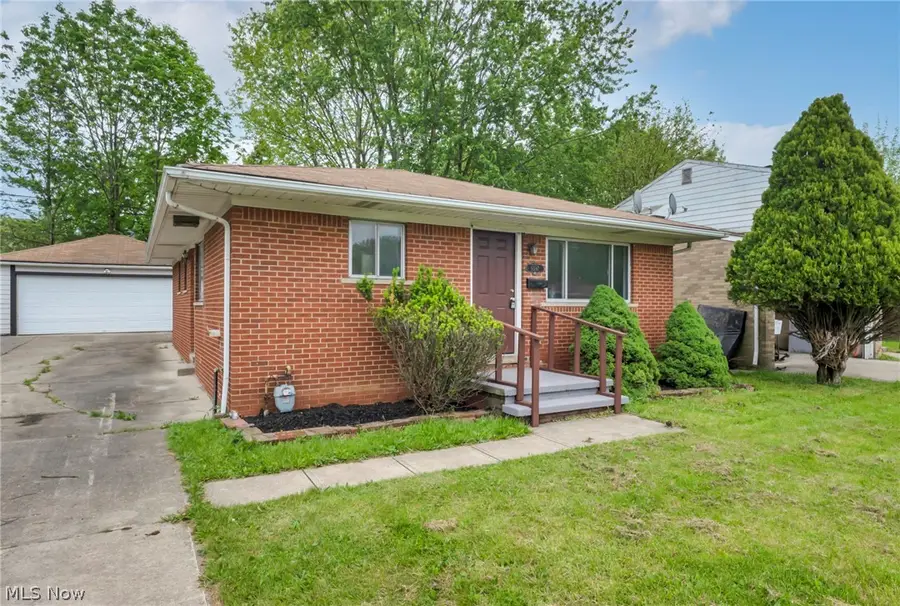 5597 Kenton Avenue, Maple Heights, OH 44137 - #3