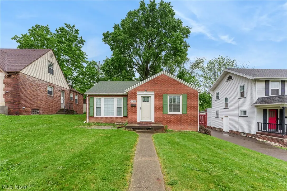1307 23rd Ne Street, Canton, OH 44714 - #1