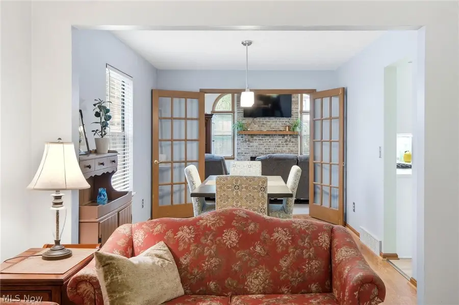 9764 Wainwright Terrace, Olmsted Falls, OH 44138 - #3