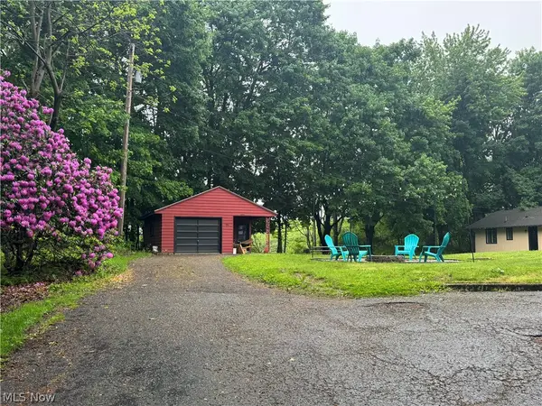 12797 Oakwood Nw Avenue, Uniontown, OH 44685