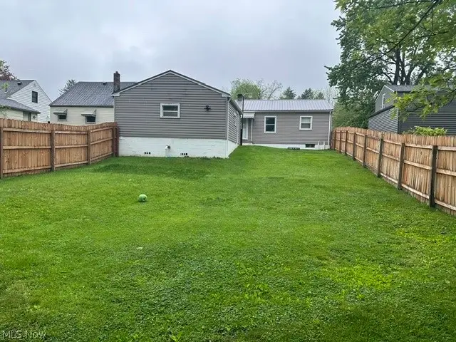 438 10th Street, Struthers, OH 44471 - #2