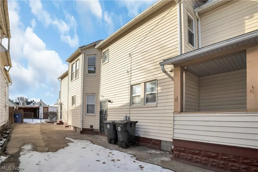 3533 Carlyle Avenue, Cleveland, OH 44109 - #2