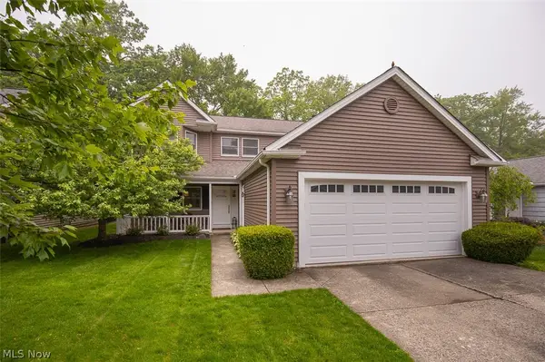 578 Red Oak Lane, Bay Village, OH 44140