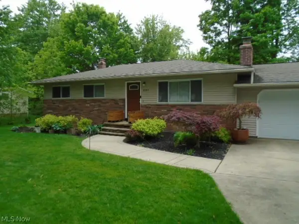 9394 Ledge Acres Drive, Macedonia, OH 44056