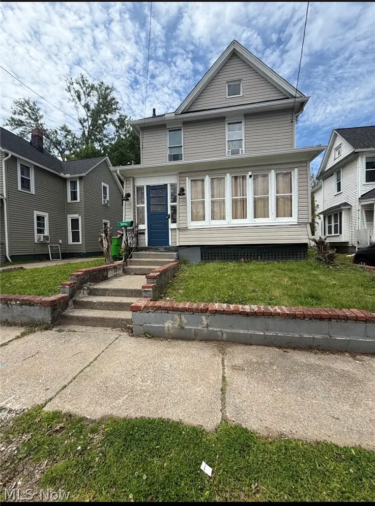 284 3rd Nw Street, Barberton, OH 44203 - #1