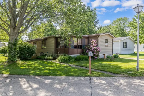 4 Overland Drive, Olmsted Twp, OH 44138