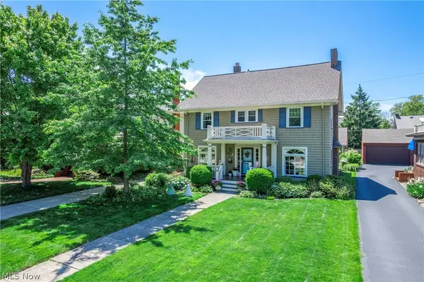 1090 Erie Cliff Drive, Lakewood, OH 44107