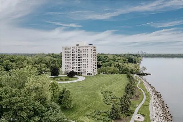 2 Bratenahl Place #15BC, Bratenahl, OH 44108